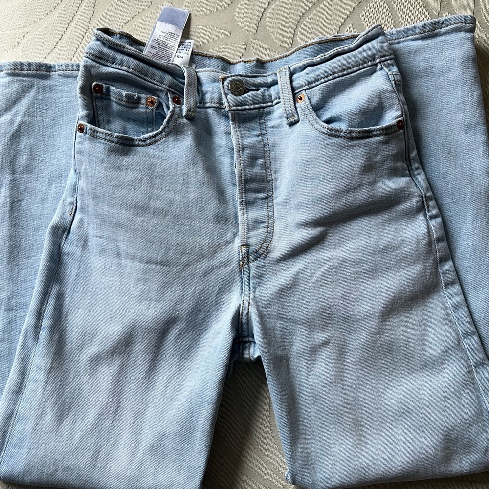 Levi's Light Wash Jeans - Picture 5 of 7